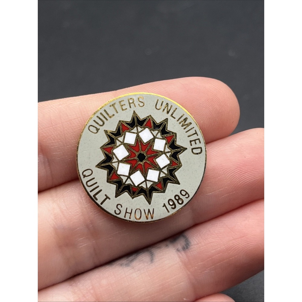 1989 Quilters Unlimited Quilt Show Lapel Hat Pin